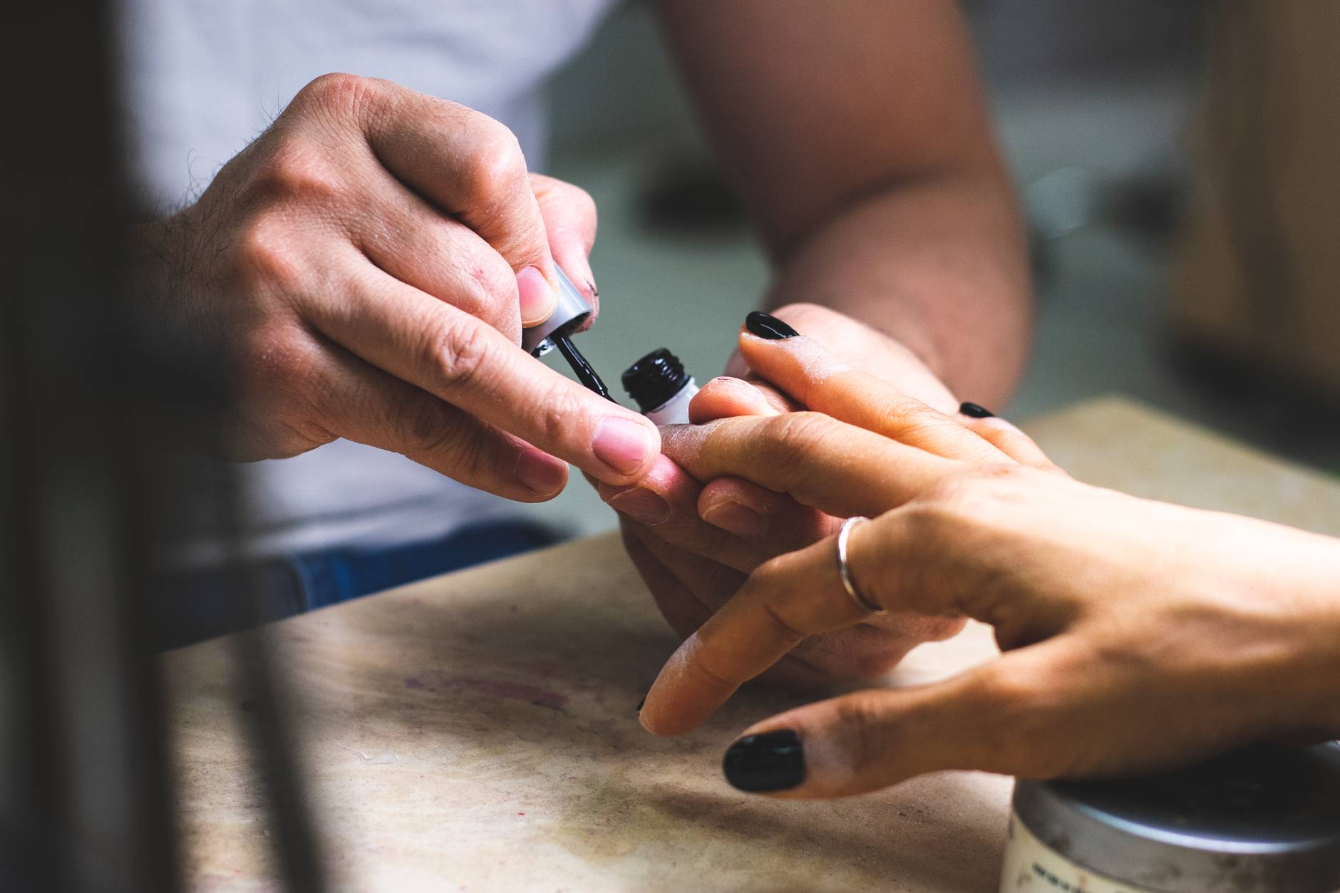 Wyposażenie stanowiska manicure – o czym trzeba pamiętać?