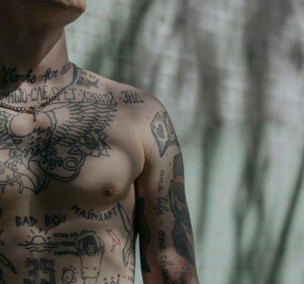 jak dbać o tatuaż