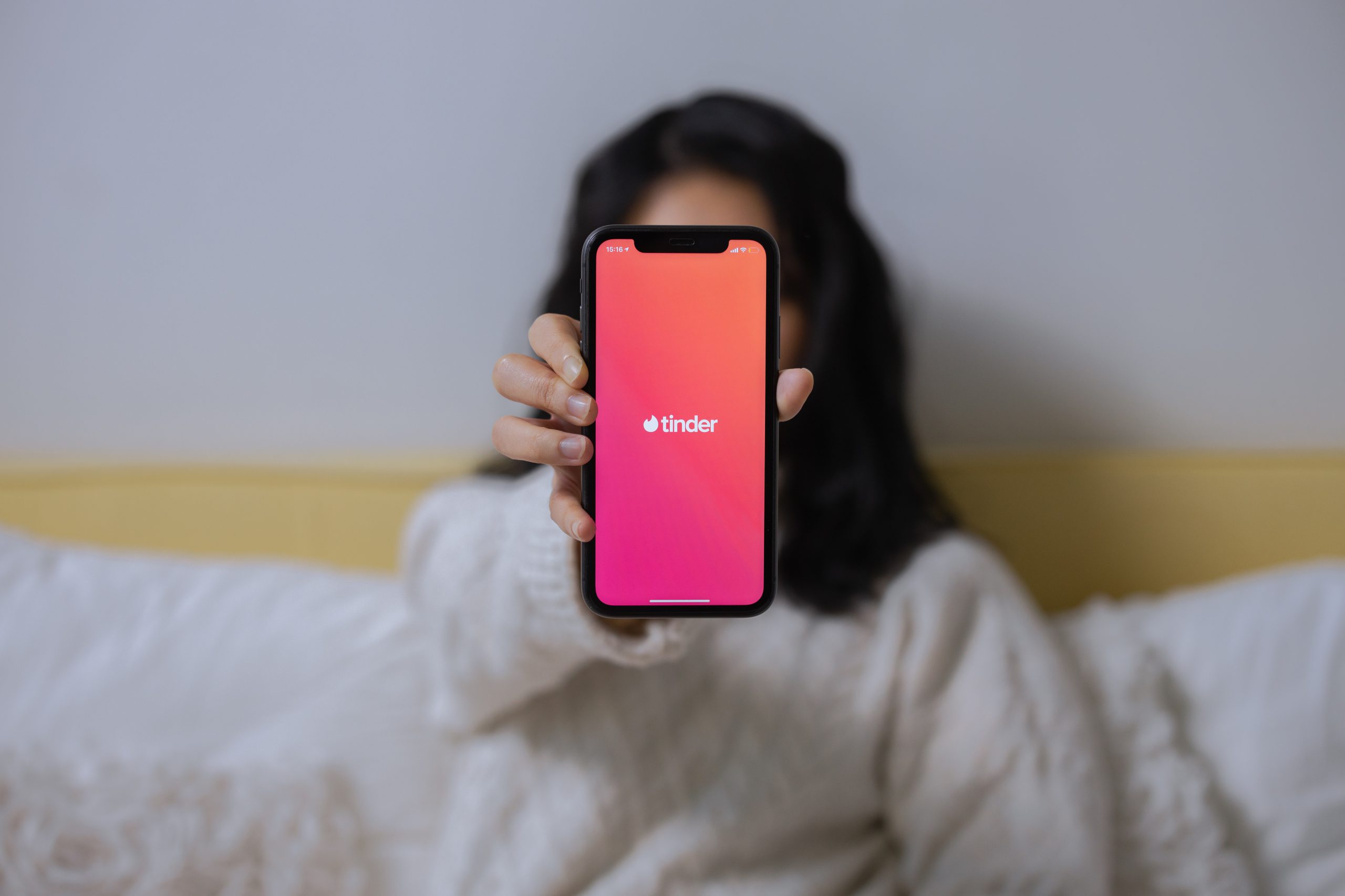 Jak działa Tinder? Przewodnik po aplikacji randkowej